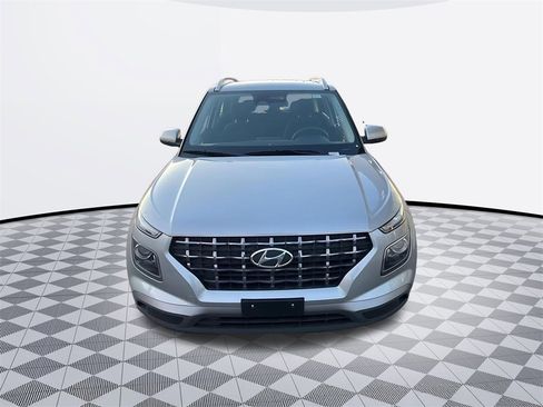 Used 2025 Hyundai Venue SEL image 8