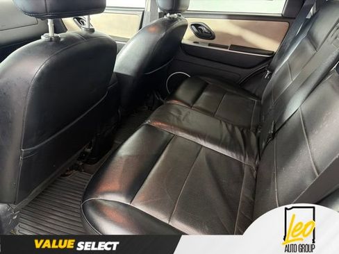 Used 2005 Ford Escape Limited FWD image 12