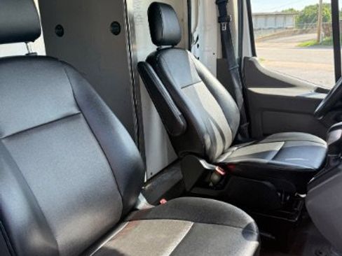 Used 2022 Ford Transit 350 DRW RWD image 11