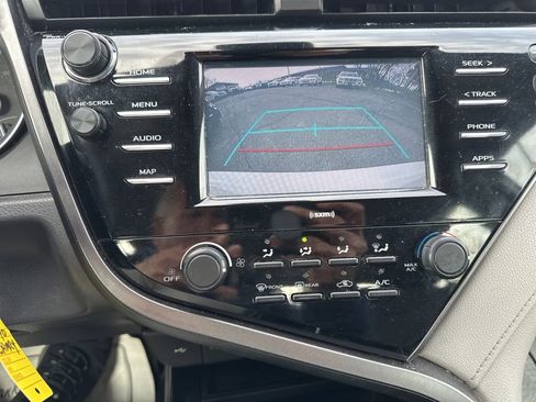 Used 2020 Toyota Camry LE image 11