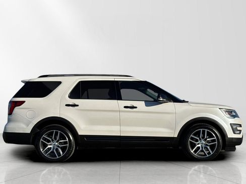Used 2017 Ford Explorer Sport image 2
