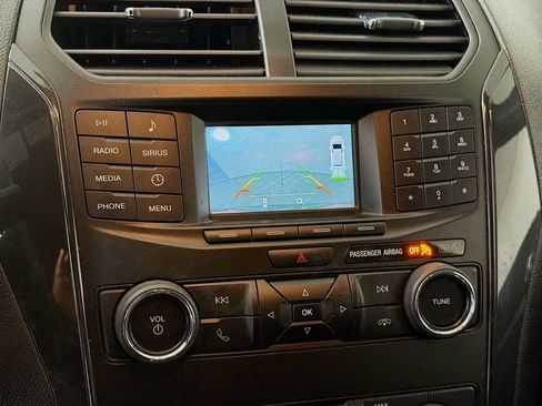 Used 2018 Ford Explorer XLT image 16