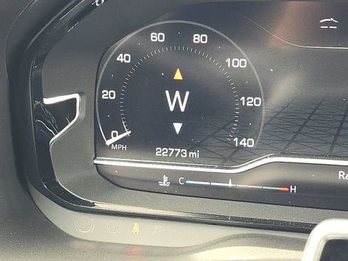 Used 2024 GMC Yukon XL Denali w/ Advanced Technology Package image 34