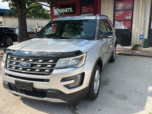 Used 2016 Ford Explorer XLT AWD/4WD image 1
