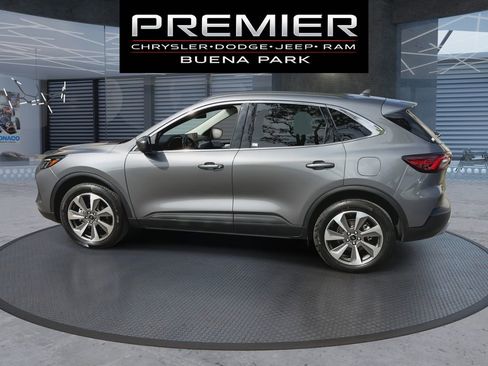 Used 2024 Ford Escape Platinum image 5