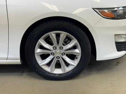 Used 2021 Chevrolet Malibu LT FWD image 4