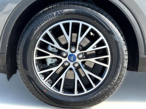 Used 2022 Ford Escape SEL w/ Technology Package image 10