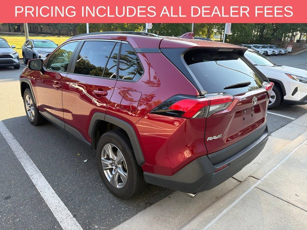 Used 2025 Toyota RAV4 XLE AWD/4WD image 4
