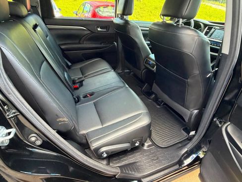 Used 2018 Toyota Highlander Limited FWD image 21