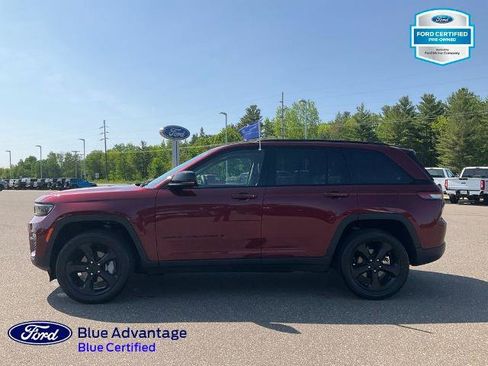 Used 2024 Jeep Grand Cherokee Limited w/ Black Appearance Package AWD/4WD image 26