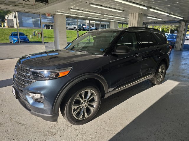 Used 2023 Ford Explorer XLT w/ Equipment Group 202A AWD/4WD image 2