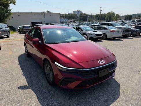 Used 2024 Hyundai Elantra SEL FWD image 6