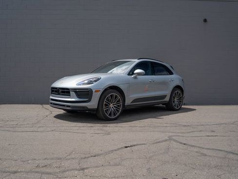 Certified 2026 Porsche Macan AWD/4WD image 1