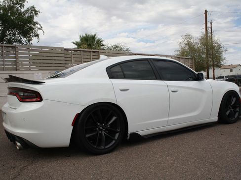 Used 2015 Dodge Charger R/T RWD image 3