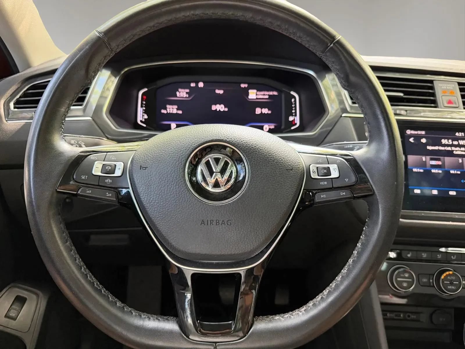 Used 2019 Volkswagen Tiguan SEL FWD image 21