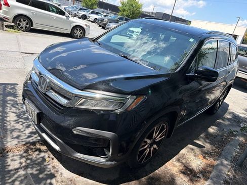 Used 2021 Honda Pilot Touring image 3