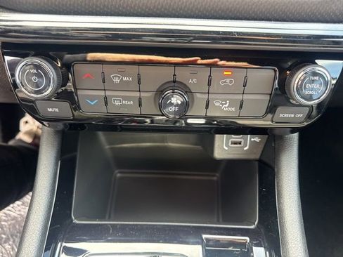 New 2026 Jeep Compass Latitude image 16