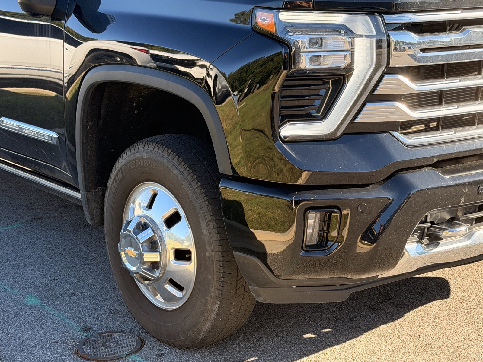 Used 2024 Chevrolet Silverado 3500 High Country w/ High Country Premium Package AWD/4WD image 3