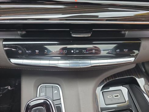 Used 2021 Cadillac Escalade Premium Luxury w/ LPO, Illumination Package AWD/4WD image 27