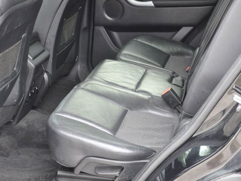 Used 2017 Land Rover Discovery Sport SE image 14