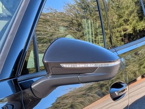 New 2026 Volkswagen Tiguan SE R-Line image 10