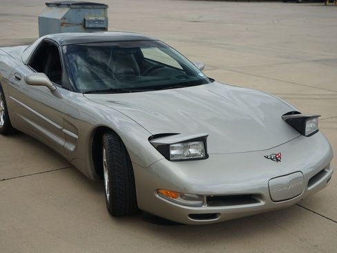 Used 2000 Chevrolet Corvette Coupe w/ Memory Pkg RWD image 20