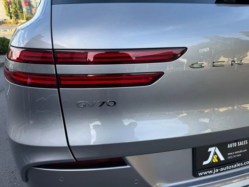 Used 2024 Genesis Electrified GV70 image 15