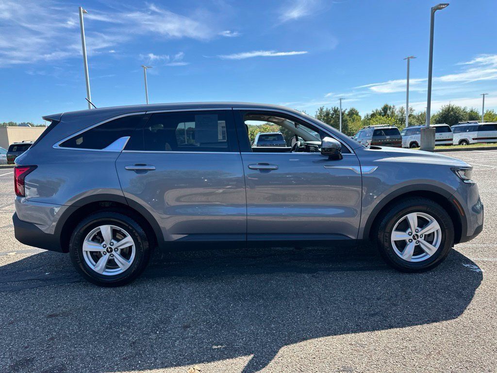 Used 2022 Kia Sorento LX FWD image 12
