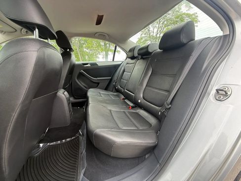Used 2013 Volkswagen Jetta SE FWD image 11