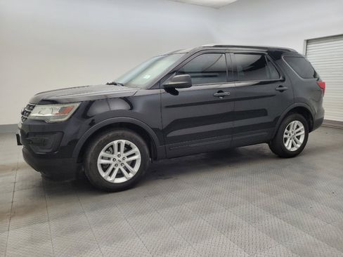 Used 2017 Ford Explorer FWD image 2