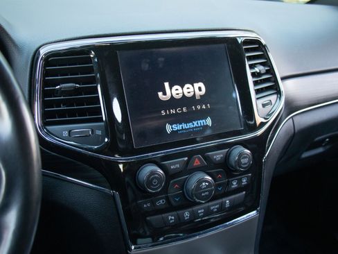 Used 2022 Jeep Grand Cherokee Limited image 15