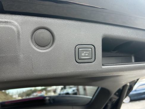 Used 2023 Chevrolet Equinox Premier image 25