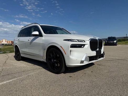 Used 2024 BMW X7 xDrive40i w/ Premium Package AWD/4WD image 8