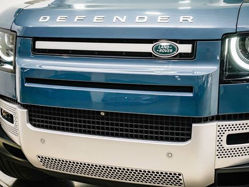 Used 2022 Land Rover Defender 110 SE image 8