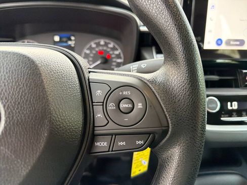 Used 2025 Toyota Corolla LE FWD image 20