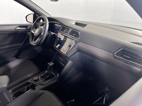 Used 2023 Volkswagen Tiguan SE R-Line image 28