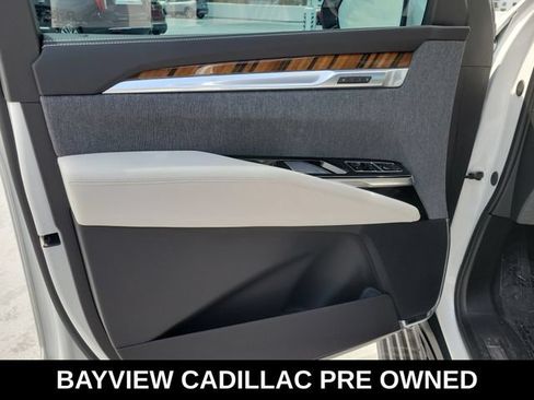 Used 2025 Cadillac Escalade ESV Sport Platinum w/ LPO, ONYX Package AWD/4WD image 23