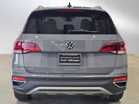 Used 2023 Volkswagen Taos SE w/ Panoramic Sunroof Package AWD/4WD image 4