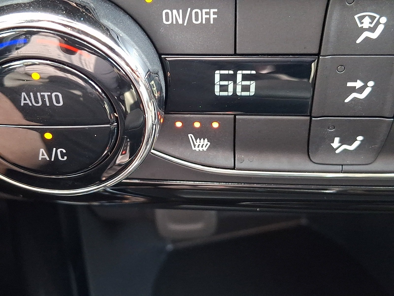 Used 2024 Chevrolet Trax ACTIV w/ Driver Confidence Package FWD image 23
