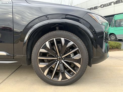 Used 2025 Volvo XC90 B6 Plus image 13