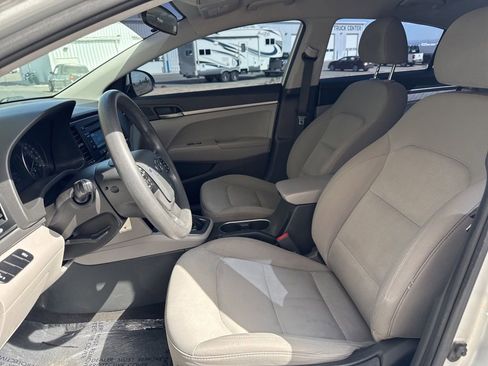 Used 2017 Hyundai Elantra SE FWD image 10