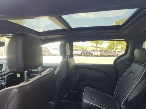 New 2026 Chrysler Pacifica Limited w/ S Appearance Package image 2