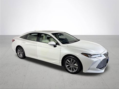 Used 2022 Toyota Avalon XLE w/ Moonroof Package image 4