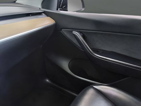 Used 2022 Tesla Model Y Long Range AWD/4WD image 19