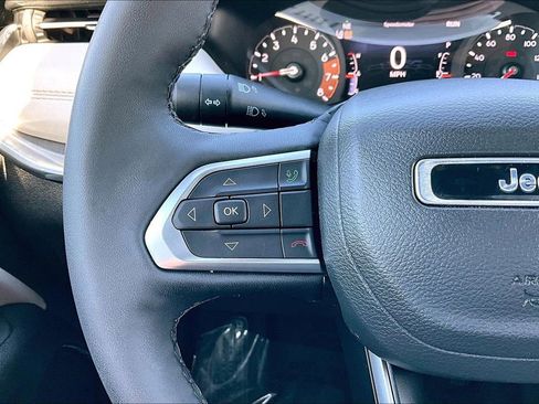 Used 2023 Jeep Compass Limited image 18