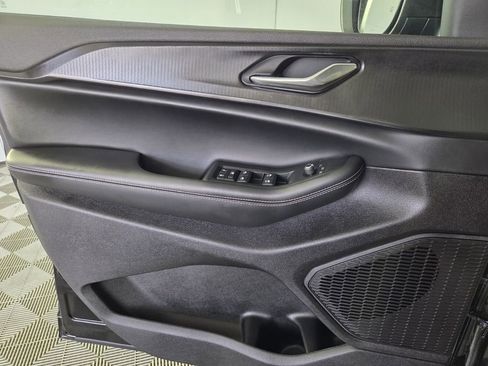 Certified 2025 Jeep Grand Cherokee Laredo w/ Luxury Tech Group I image 23