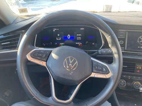 Certified 2022 Volkswagen Jetta SE image 9