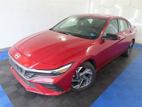 Used 2025 Hyundai Elantra Sport FWD image 4