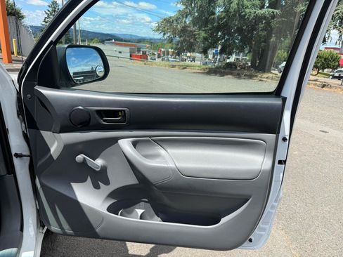 Used 2012 Toyota Tacoma 2WD Regular Cab image 16