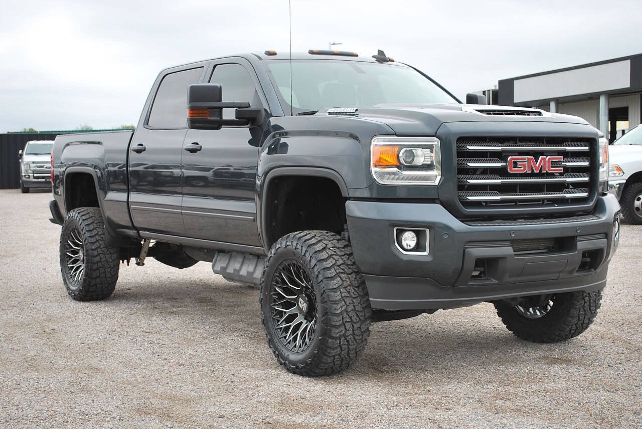 Used 2018 GMC Sierra 2500 SLT w/ Duramax Plus Package AWD/4WD image 9